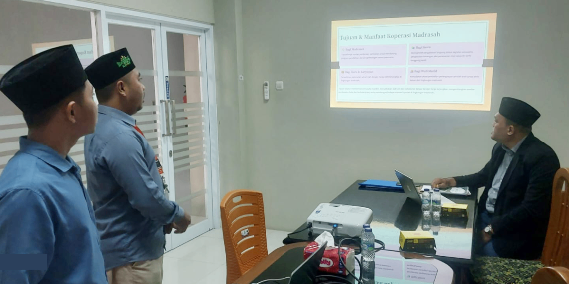 Lazis Unisia Gelar Seleksi Proposal BUMM bagi MI Binaan Program Galang Madrasah